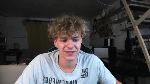 Nik online show from September 21, 2025, 5:14 pm