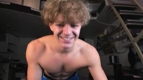 Nik online show from October 4, 2025, 3:54 pm