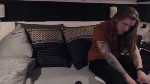 Snapshot of naughty_noisy_neighbors chatting on January 23, 2025, 12:14 am Freyja and Baldur online show from January 23, 2025, 12:14 am