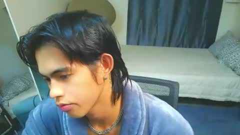 Snapshot of naughtyboylouie chatting on March 18, 2026, 3:15 pm Loue online show from March 18, 2026, 3:15 pm
