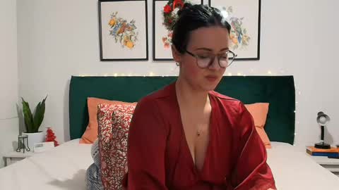 Snapshot of naughtybrunettexxx chatting on December 7, 2024, 11:23 pm NaughtyBrunetteXXX online show from December 7, 2024, 11:23 pm