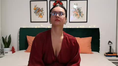 Snapshot of naughtybrunettexxx chatting on December 15, 2024, 4:26 pm NaughtyBrunetteXXX online show from December 15, 2024, 4:26 pm