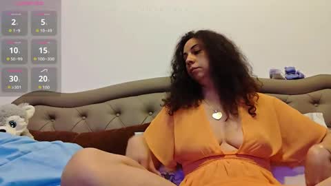 naughtycurls2026 online show from May 18, 2026, 6:25 pm