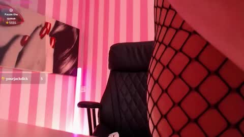 Elska online show from October 9, 2025, 4:43 am