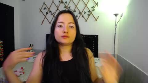 Valeria  online show from October 21, 2025, 7:36 pm