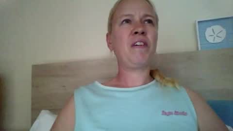 Snapshot of naughtyjennyblondeuk chatting on April 21, 2026, 5:39 pm naughtyjennyblondeuk online show from April 21, 2026, 5:39 pm