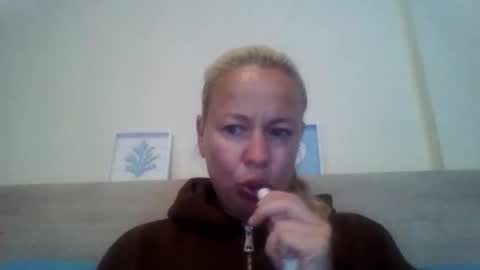 Snapshot of naughtyjennyblondeuk chatting on May 3, 2026, 6:25 pm naughtyjennyblondeuk online show from May 3, 2026, 6:25 pm