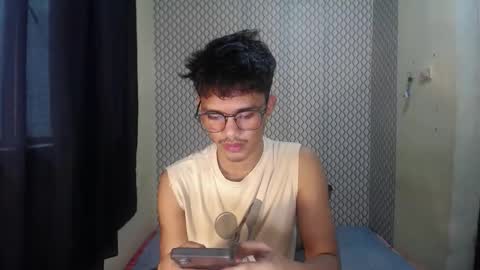 Snapshot of naughtyjosh_ chatting on April 20, 2026, 7:44 am Josh online show from April 20, 2026, 7:44 am