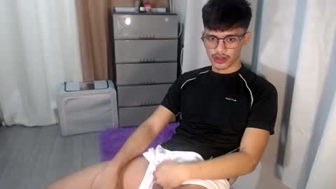 Snapshot of naughtyjosh_ chatting on May 27, 2026, 6:54 am Josh online show from May 27, 2026, 6:54 am