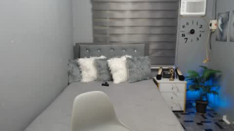 Crystal online show from February 22, 2025, 11:57 pm