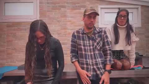 ANDREA STEPH  MIKE online show from November 5, 2025, 9:53 am