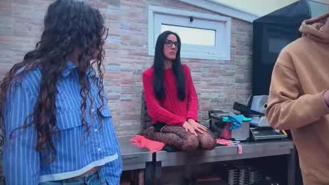 ANDREA STEPH  MIKE online show from December 2, 2025, 10:31 am