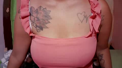 Snapshot of naughtymom_33 chatting on October 27, 2025, 8:24 pm naughtymom_33 online show from October 27, 2025, 8:24 pm