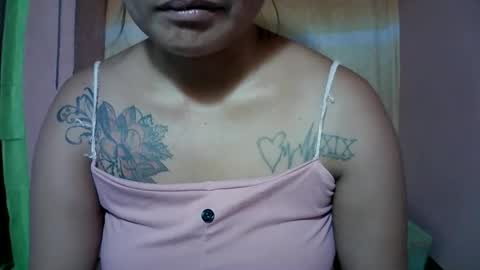 Snapshot of naughtymom_33 chatting on October 28, 2025, 8:29 am naughtymom_33 online show from October 28, 2025, 8:29 am