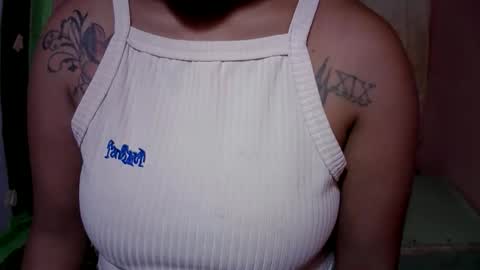 Snapshot of naughtymom_33 chatting on November 3, 2025, 3:41 am naughtymom_33 online show from November 3, 2025, 3:41 am