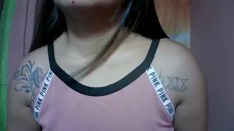 Snapshot of naughtymom_33 chatting on November 14, 2025, 8:18 pm naughtymom_33 online show from November 14, 2025, 8:18 pm