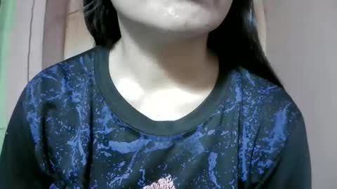 Snapshot of naughtymom_33 chatting on November 27, 2025, 2:24 am naughtymom_33 online show from November 27, 2025, 2:24 am