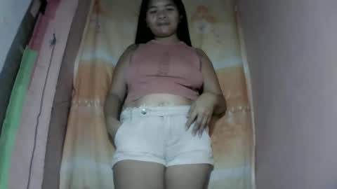 Snapshot of naughtymom_33 chatting on December 5, 2025, 7:50 am naughtymom_33 online show from December 5, 2025, 7:50 am