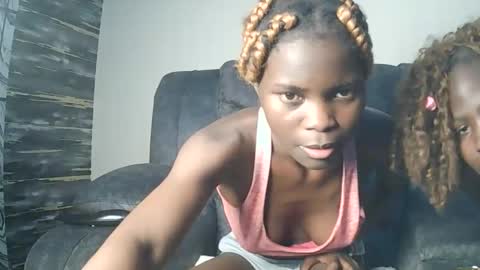 nayela_ online show from March 6, 2026, 11:01 pm
