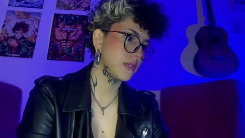 Snapshot of nazzz10 chatting on December 17, 2025, 4:02 pm nazzz10 online show from December 17, 2025, 4:02 pm