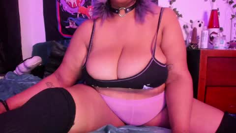 Snapshot of nebula_ray chatting on June 4, 2026, 11:49 am Nebula Ray online show from June 4, 2026, 11:49 am