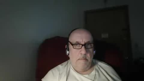 Snapshot of needlesslove chatting on June 11, 2026, 11:58 pm Tom online show from June 11, 2026, 11:58 pm