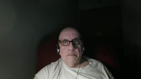 Snapshot of needlesslove chatting on June 17, 2026, 2:03 am Tom online show from June 17, 2026, 2:03 am
