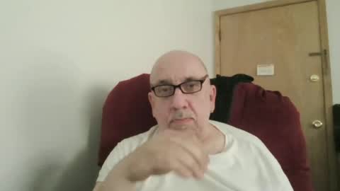 Snapshot of needlesslove chatting on June 27, 2026, 6:35 pm Tom online show from June 27, 2026, 6:35 pm