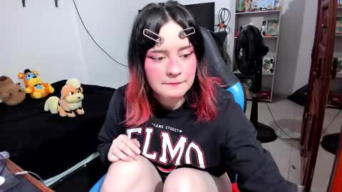 Snapshot of neeko_lol_ chatting on March 15, 2026, 5:30 pm Geek Nicole im Neeko UwU online show from March 15, 2026, 5:30 pm