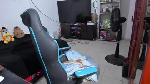Snapshot of neeko_lol_ chatting on April 28, 2026, 6:46 pm Geek Nicole im Neeko UwU online show from April 28, 2026, 6:46 pm
