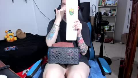 Snapshot of neeko_lol_ chatting on May 12, 2026, 11:51 am Geek Nicole im Neeko UwU online show from May 12, 2026, 11:51 am