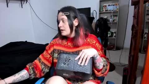 Snapshot of neeko_lol_ chatting on May 17, 2026, 4:36 pm Geek Nicole im Neeko UwU online show from May 17, 2026, 4:36 pm