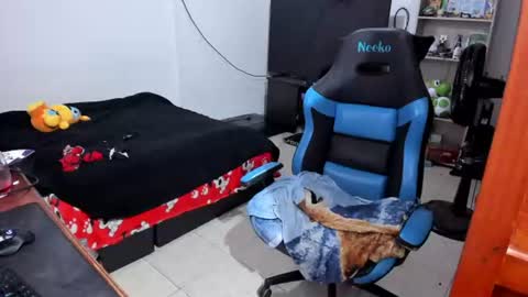 Snapshot of neeko_lol_ chatting on July 3, 2026, 11:38 am Geek Nicole im Neeko UwU online show from July 3, 2026, 11:38 am
