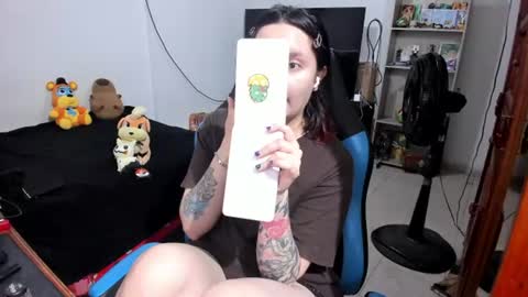 Snapshot of neeko_lol_ chatting on July 15, 2026, 11:48 am Geek Nicole im Neeko UwU online show from July 15, 2026, 11:48 am