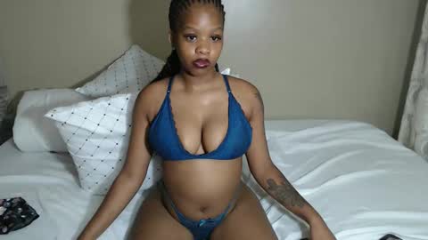 Snapshot of neeshaah chatting on December 5, 2025, 8:23 am Neeshaa online show from December 5, 2025, 8:23 am