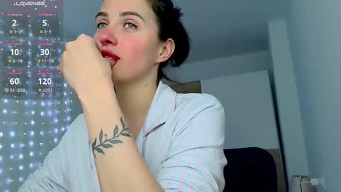 Snapshot of neferutt chatting on May 18, 2026, 7:41 pm Neferutt online show from May 18, 2026, 7:41 pm