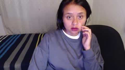 Snapshot of negrita_25 chatting on November 17, 2025, 12:16 am Zoe online show from November 17, 2025, 12:16 am