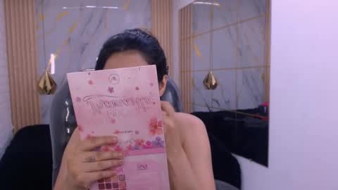 Snapshot of neiti_milk chatting on December 16, 2025, 4:17 am paula online show from December 16, 2025, 4:17 am