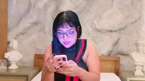  V I X E N  online show from August 6, 2026, 4:42 pm