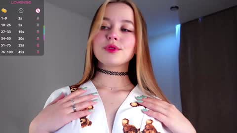 Snapshot of neldaaskins chatting on January 31, 2025, 1:54 am Lana online show from January 31, 2025, 1:54 am