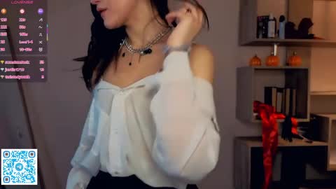 Snapshot of neldaestey chatting on April 18, 2026, 7:58 pm Vicky and Beatrice online show from April 18, 2026, 7:58 pm