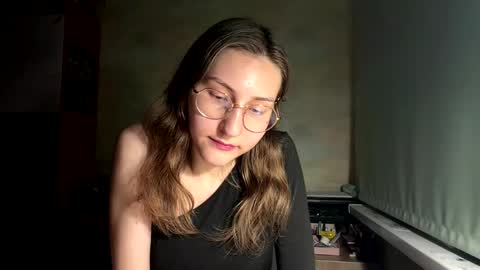Snapshot of neliamerten chatting on May 28, 2026, 6:38 pm Mia online show from May 28, 2026, 6:38 pm