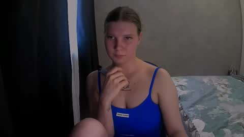 Snapshot of nelli_lux chatting on December 3, 2025, 6:43 am Nelli online show from December 3, 2025, 6:43 am