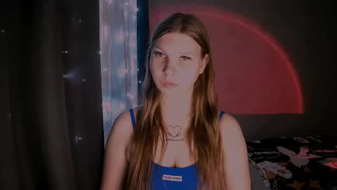 Snapshot of nelli_lux chatting on December 15, 2025, 4:28 am Nelli online show from December 15, 2025, 4:28 am