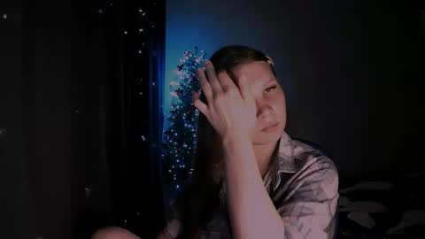 Snapshot of nelli_lux chatting on December 20, 2025, 8:27 pm Nelli online show from December 20, 2025, 8:27 pm