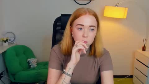 Snapshot of nelliemathers chatting on November 12, 2025, 9:14 pm Nelli online show from November 12, 2025, 9:14 pm