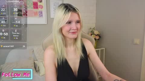 Snapshot of nellloyns chatting on April 10, 2026, 5:39 pm Nelly online show from April 10, 2026, 5:39 pm