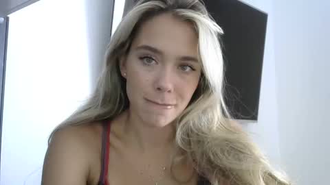 nelly_fortu online show from May 9, 2026, 10:53 am