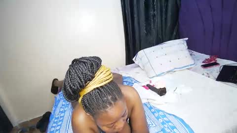 Snapshot of nellyeluxe chatting on December 16, 2025, 5:45 am nellyeluxe online show from December 16, 2025, 5:45 am