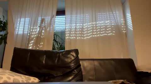 neneo21_ online show from March 11, 2025, 9:13 am